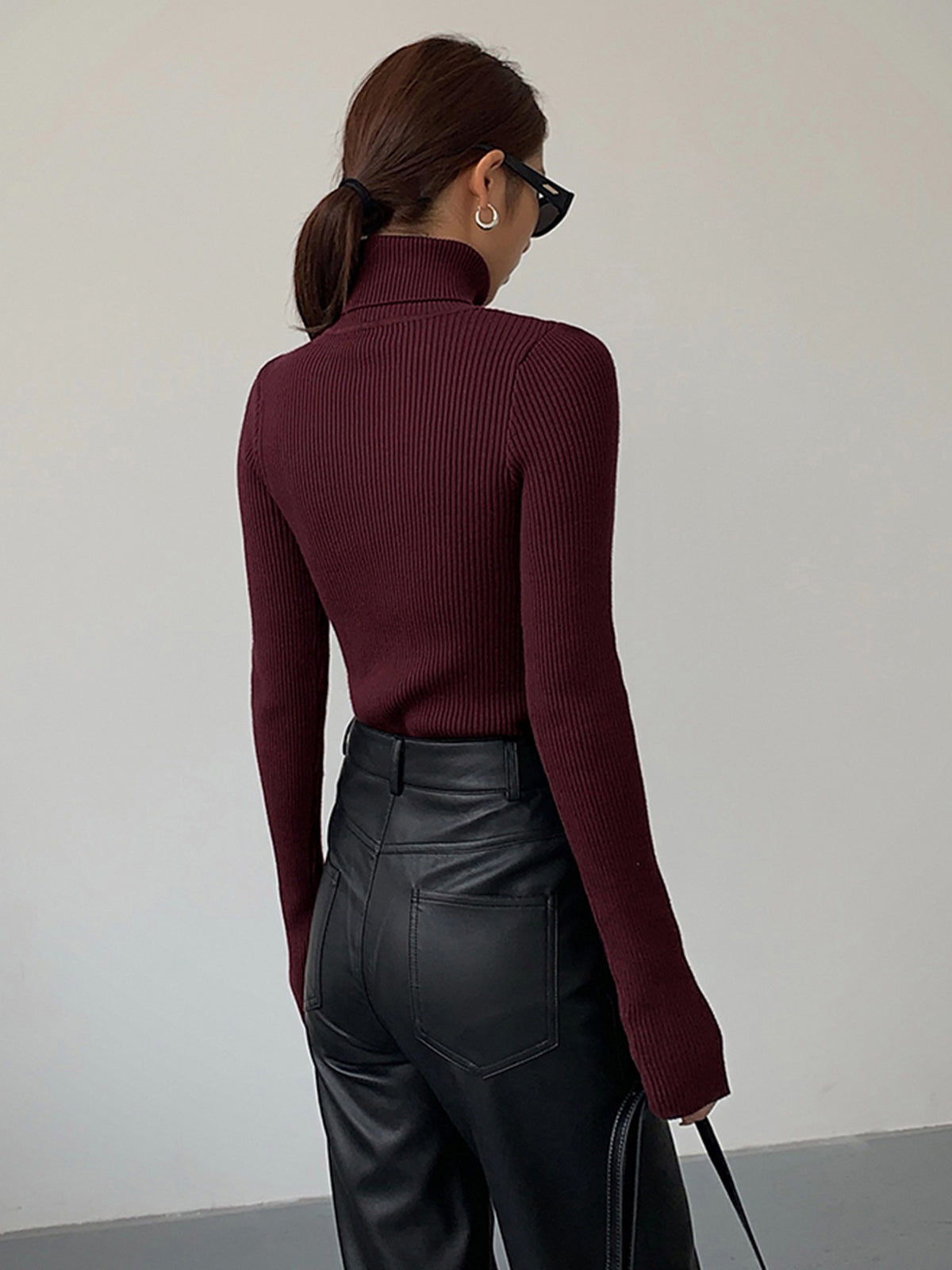 Minimalist Turtleneck Slim Knit Top